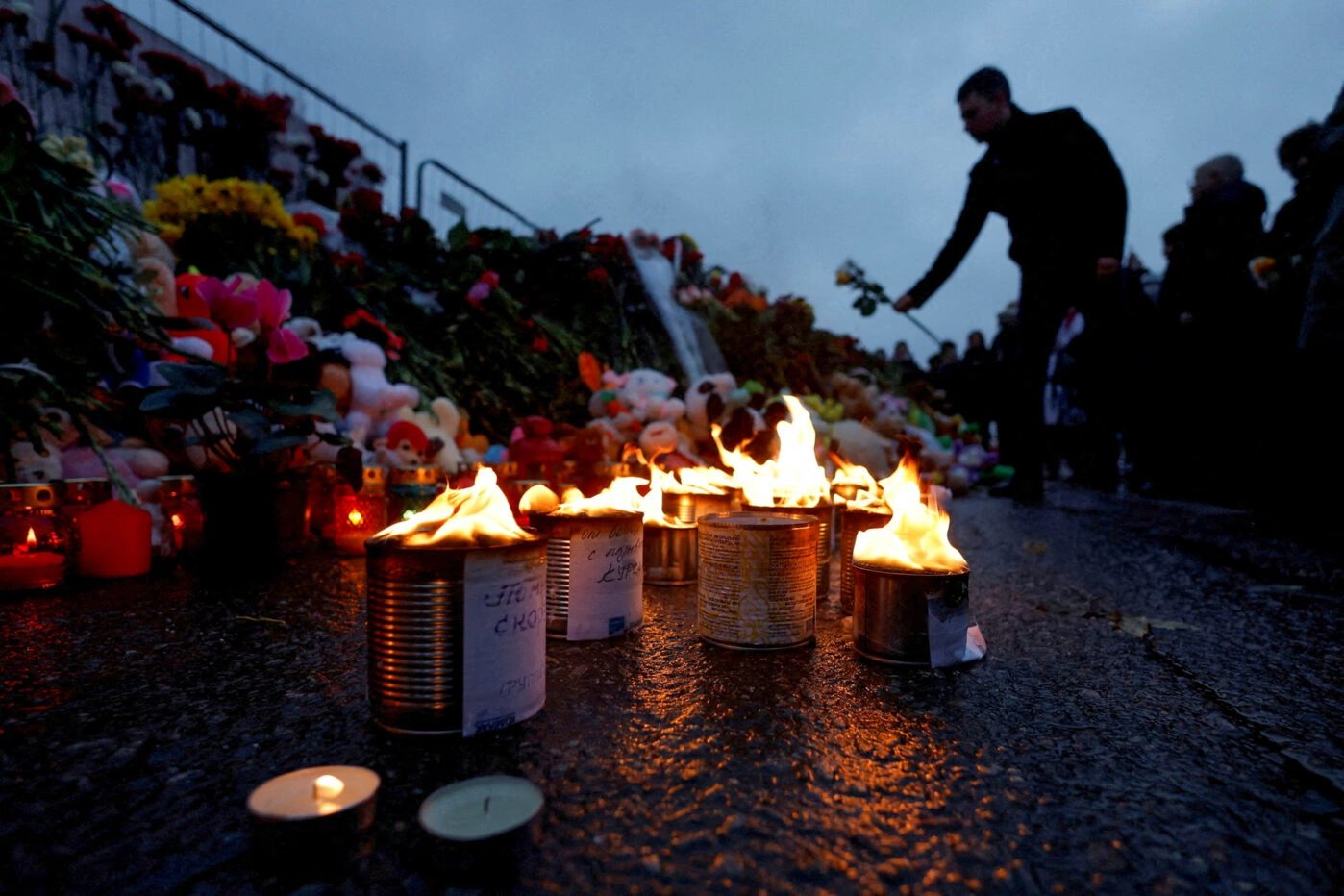Мемориал в&nbsp;память погибших во&nbsp;время теракта в&nbsp;московском «Крокус Сити Холл»