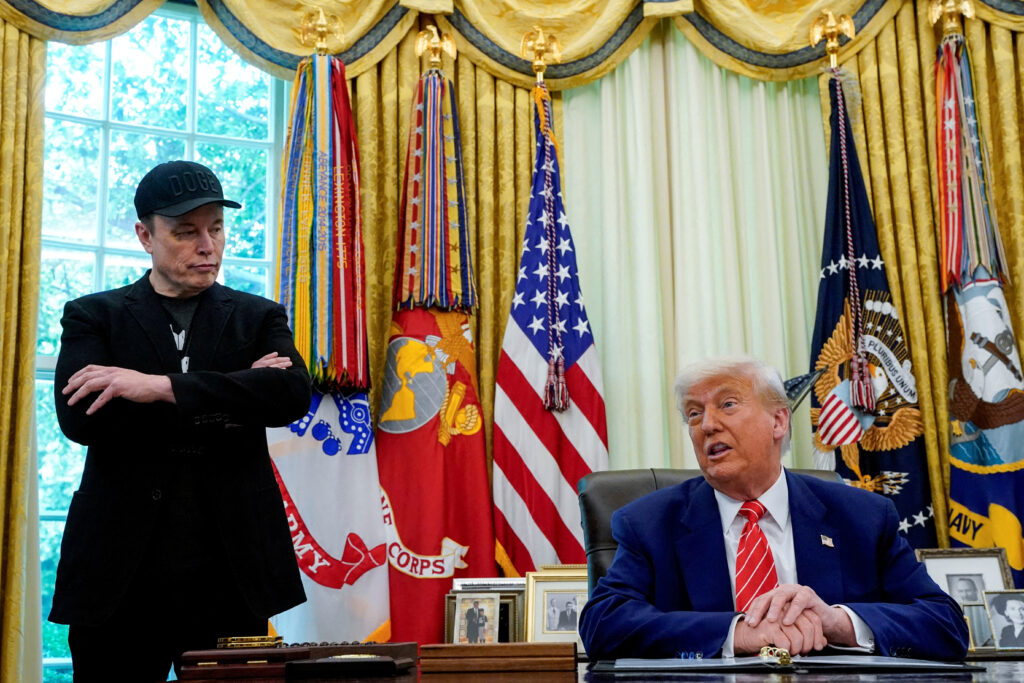 Президент США Дональд Трамп и&nbsp;Илон Маск участвуют в&nbsp;пресс-конференции в&nbsp;Овальном кабинете Белого дома в&nbsp;Вашингтоне